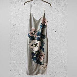 Zara spaghetti strap grey dress with floral Size Small. #10290